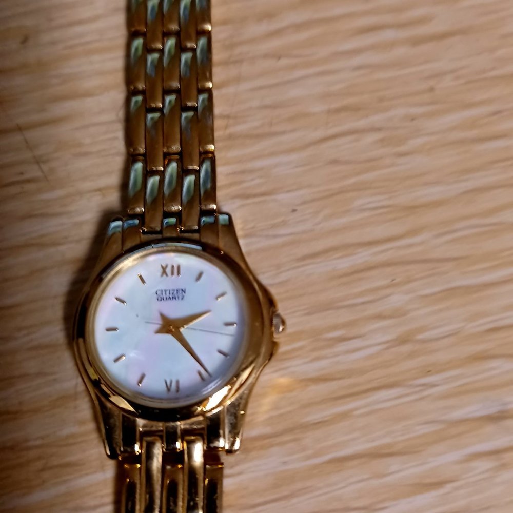 New Battery Women's Citizen Gold Tone Wristwatch